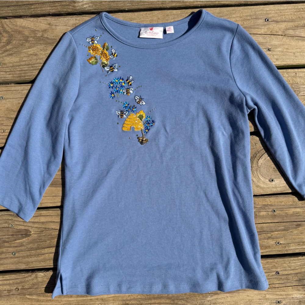 Embroidered hive & 🌻 3/4 sleeve